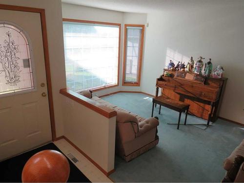 7189 California Boulevard Ne, Calgary, AB - Indoor Photo Showing Other Room