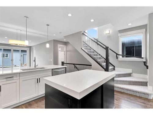 2827A 40 Street Sw, Calgary, AB - Indoor Photo Showing Kitchen With Upgraded Kitchen