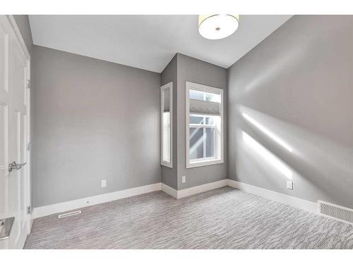 2827A 40 Street Sw, Calgary, AB - Indoor Photo Showing Other Room