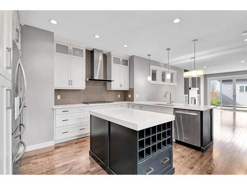 2827A 40 Street Sw, Calgary, AB - Indoor Photo Showing Kitchen With Upgraded Kitchen