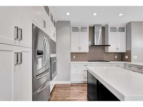 2827A 40 Street Sw, Calgary, AB - Indoor Photo Showing Kitchen With Upgraded Kitchen