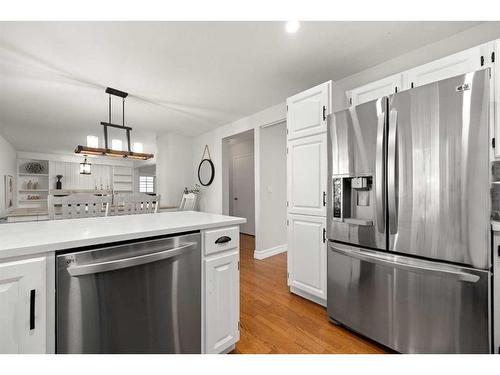 8 Sunmount Gardens Se, Calgary, AB - Indoor Photo Showing Kitchen