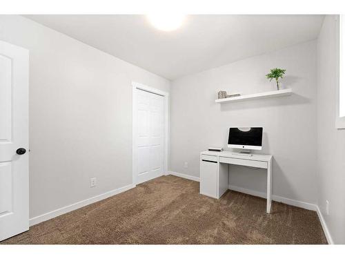 8 Sunmount Gardens Se, Calgary, AB - Indoor