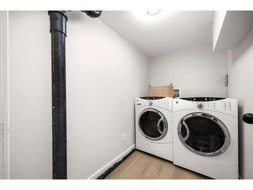 8 Sunmount Gardens Se, Calgary, AB - Indoor Photo Showing Laundry Room