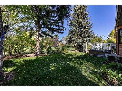 8 Sunmount Gardens Se, Calgary, AB - Outdoor