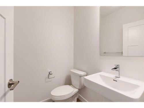 203 Silver Spruce Grove Sw, Calgary, AB - Indoor Photo Showing Bathroom