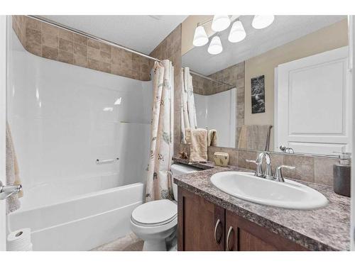 1118 New Brighton Park Se, Calgary, AB - Indoor Photo Showing Bathroom