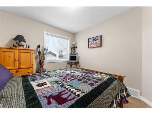 1118 New Brighton Park Se, Calgary, AB - Indoor Photo Showing Bedroom