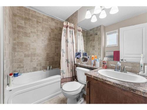 1118 New Brighton Park Se, Calgary, AB - Indoor Photo Showing Bathroom