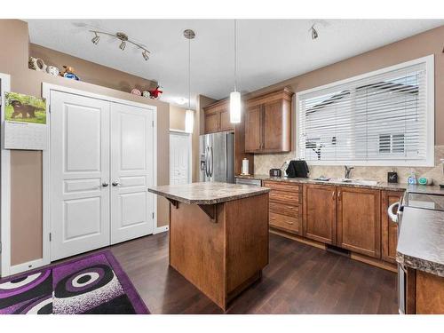 1118 New Brighton Park Se, Calgary, AB - Indoor Photo Showing Kitchen