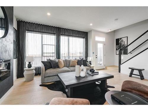 54 Sovereign Heights Sw, Calgary, AB - Indoor Photo Showing Living Room