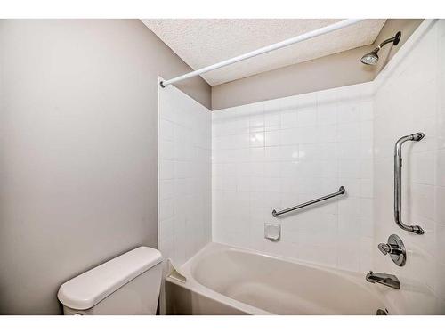 2115-2280 68 Street Ne, Calgary, AB - Indoor Photo Showing Bathroom