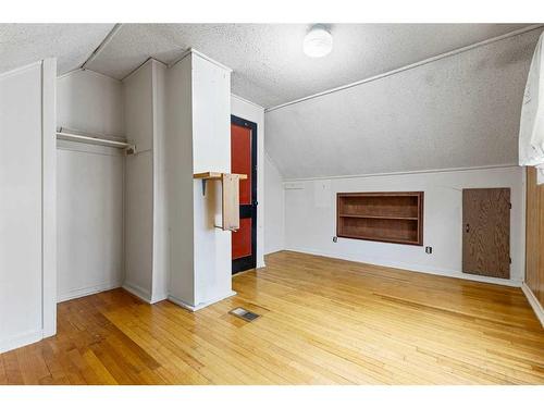 429 22 Avenue Ne, Calgary, AB - Indoor Photo Showing Other Room