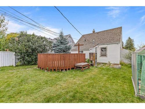 429 22 Avenue Ne, Calgary, AB - Outdoor