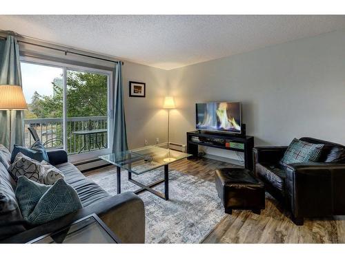 302-540 18 Avenue Sw, Calgary, AB - Indoor Photo Showing Living Room