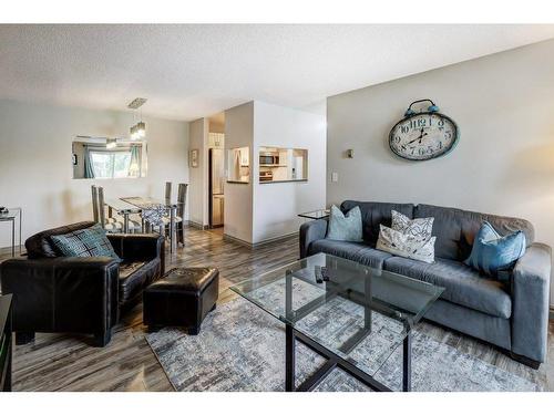 302-540 18 Avenue Sw, Calgary, AB - Indoor Photo Showing Living Room