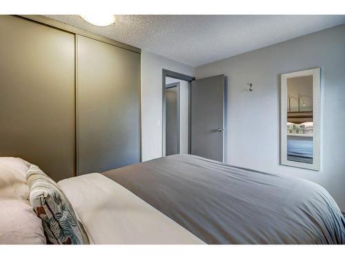 302-540 18 Avenue Sw, Calgary, AB - Indoor Photo Showing Bedroom