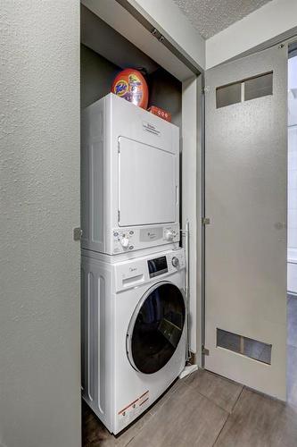 302-540 18 Avenue Sw, Calgary, AB - Indoor Photo Showing Laundry Room