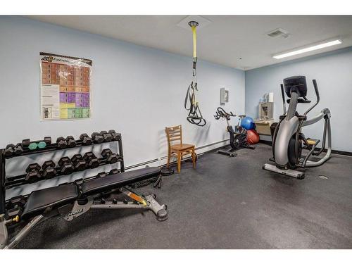 302-540 18 Avenue Sw, Calgary, AB - Indoor Photo Showing Gym Room