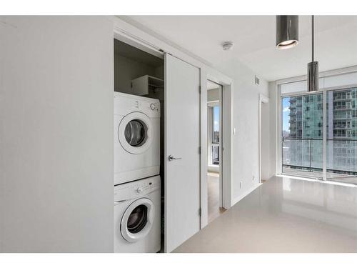 1303-1122 3 Street Se, Calgary, AB - Indoor Photo Showing Laundry Room