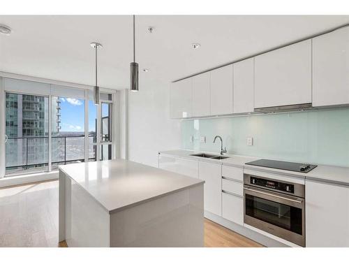 1303-1122 3 Street Se, Calgary, AB - Indoor Photo Showing Kitchen With Double Sink With Upgraded Kitchen