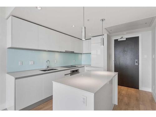 1303-1122 3 Street Se, Calgary, AB - Indoor Photo Showing Kitchen With Double Sink