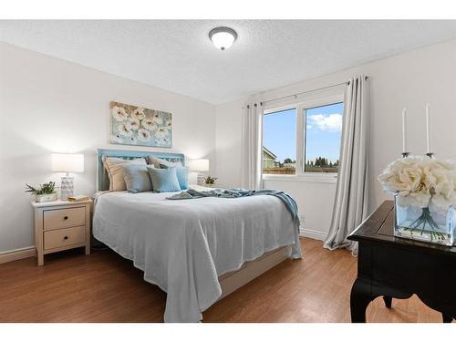 1639 Erin Drive Se, Airdrie, AB - Indoor Photo Showing Bedroom