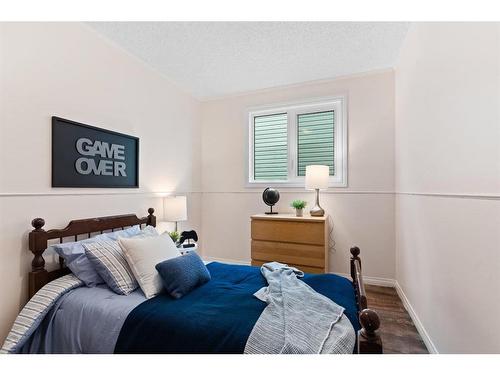 1639 Erin Drive Se, Airdrie, AB - Indoor Photo Showing Bedroom