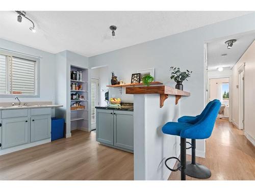 1639 Erin Drive Se, Airdrie, AB - Indoor Photo Showing Kitchen