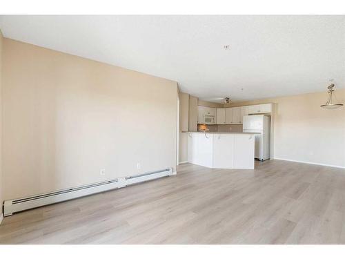 4306-60 Panatella Street Nw, Calgary, AB - Indoor Photo Showing Kitchen