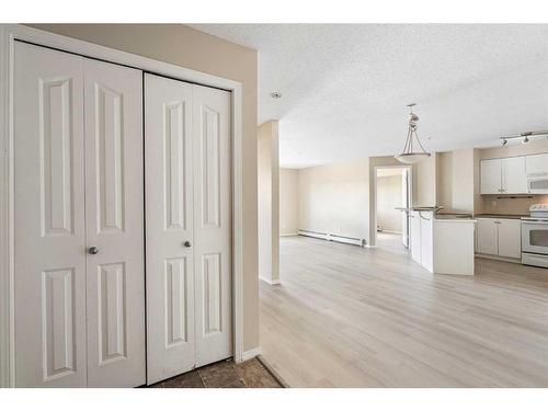 4306-60 Panatella Street Nw, Calgary, AB - Indoor Photo Showing Kitchen