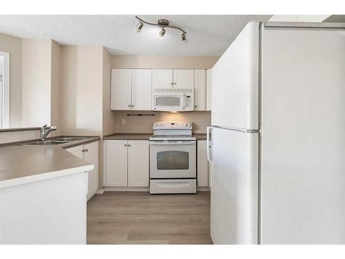 4306-60 Panatella Street Nw, Calgary, AB - Indoor Photo Showing Kitchen