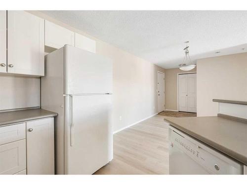 4306-60 Panatella Street Nw, Calgary, AB - Indoor Photo Showing Kitchen