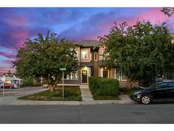 2802 36 Street SW Calgary, AB T3E 3A1