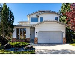 311 Hawkdale Bay NW Calgary, AB T3G 3M8