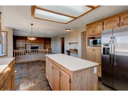 311 Hawkdale Bay Nw, Calgary, AB - Indoor Photo Showing Kitchen