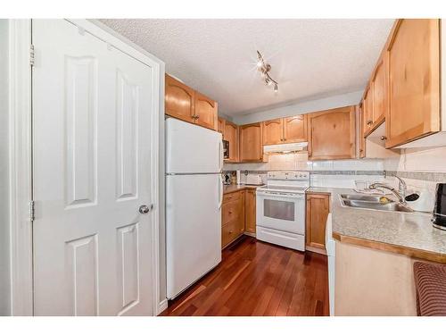 246 Taracove Place Ne, Calgary, AB - Indoor Photo Showing Kitchen With Double Sink