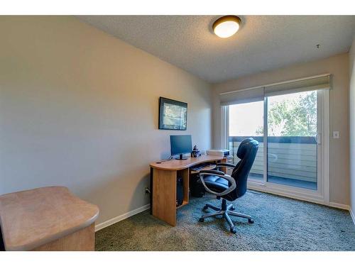 2219 26A Street Sw, Calgary, AB - Indoor Photo Showing Office