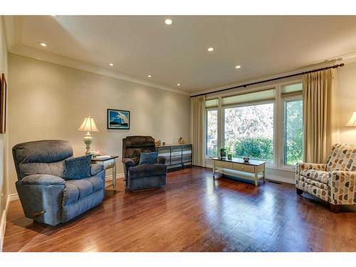 2219 26A Street Sw, Calgary, AB - Indoor Photo Showing Living Room