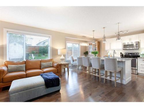 1043 Bridlemeadows Manor Sw, Calgary, AB - Indoor Photo Showing Living Room