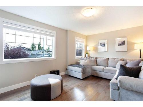 1043 Bridlemeadows Manor Sw, Calgary, AB - Indoor Photo Showing Living Room