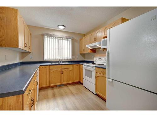 1342 Somerside Drive Sw, Calgary, AB - Indoor Photo Showing Kitchen With Double Sink