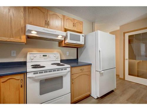 1342 Somerside Drive Sw, Calgary, AB - Indoor Photo Showing Kitchen