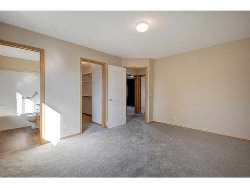 1342 Somerside Drive Sw, Calgary, AB - Indoor Photo Showing Other Room