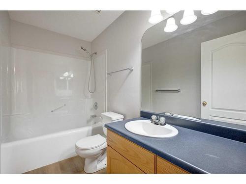 1342 Somerside Drive Sw, Calgary, AB - Indoor Photo Showing Bathroom