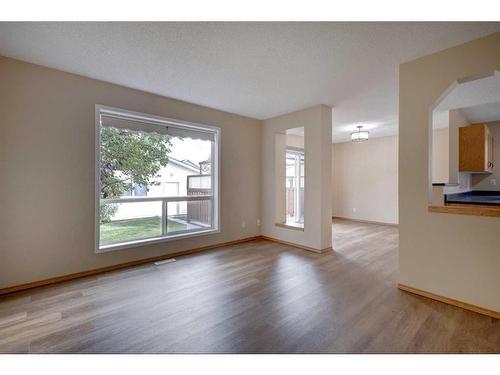 1342 Somerside Drive Sw, Calgary, AB - Indoor