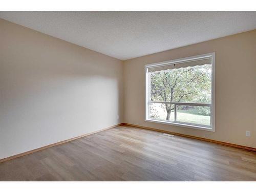 1342 Somerside Drive Sw, Calgary, AB - Indoor Photo Showing Other Room