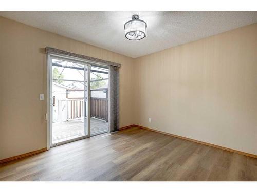 1342 Somerside Drive Sw, Calgary, AB - Indoor Photo Showing Other Room