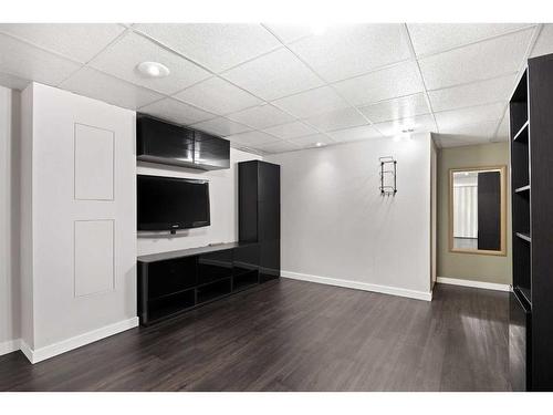 24 Heston Street Nw, Calgary, AB - Indoor Photo Showing Other Room