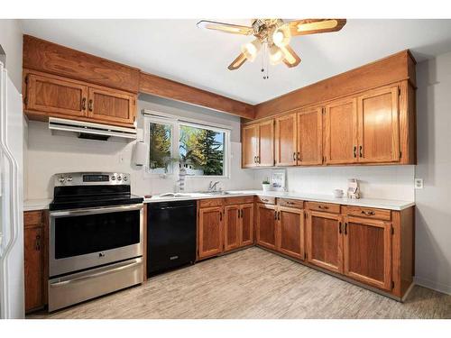 24 Heston Street Nw, Calgary, AB - Indoor Photo Showing Kitchen